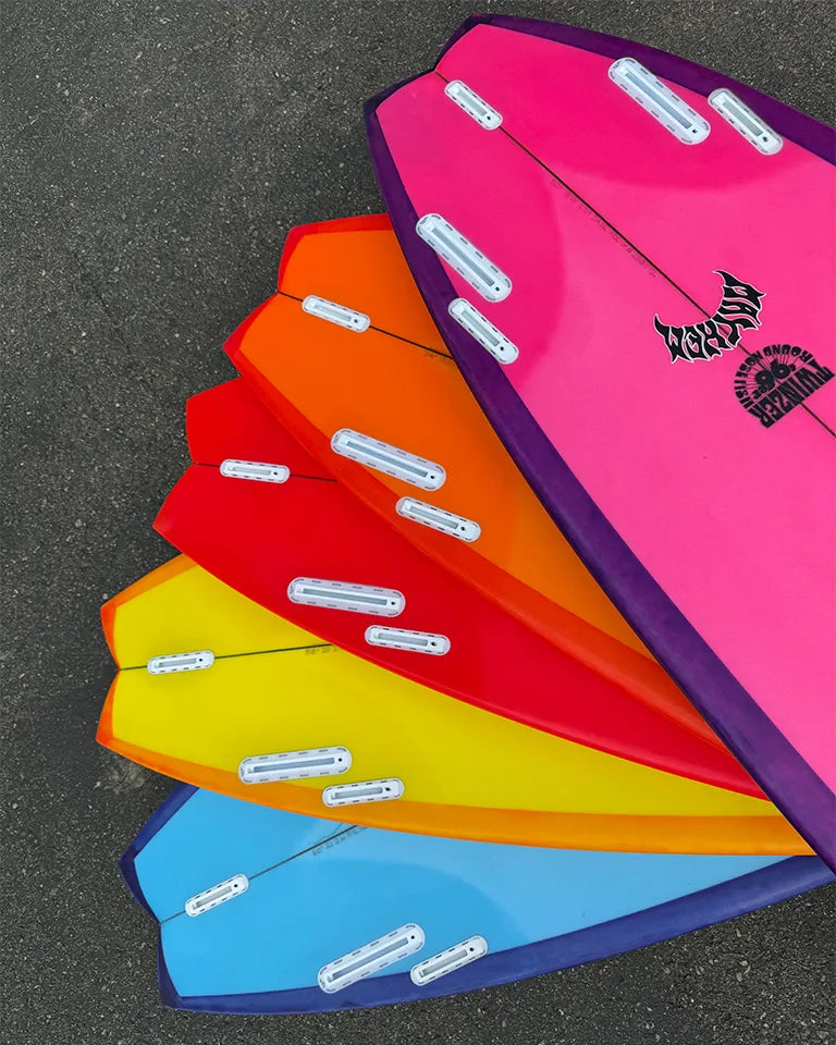 Tabla de surf twin fin Lost RNF Twinzer 96er diseñada por Matt Mayhem Biolos