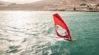 Vela de windsurf Freemove y Freeride Severne Gator en color rojo y negro