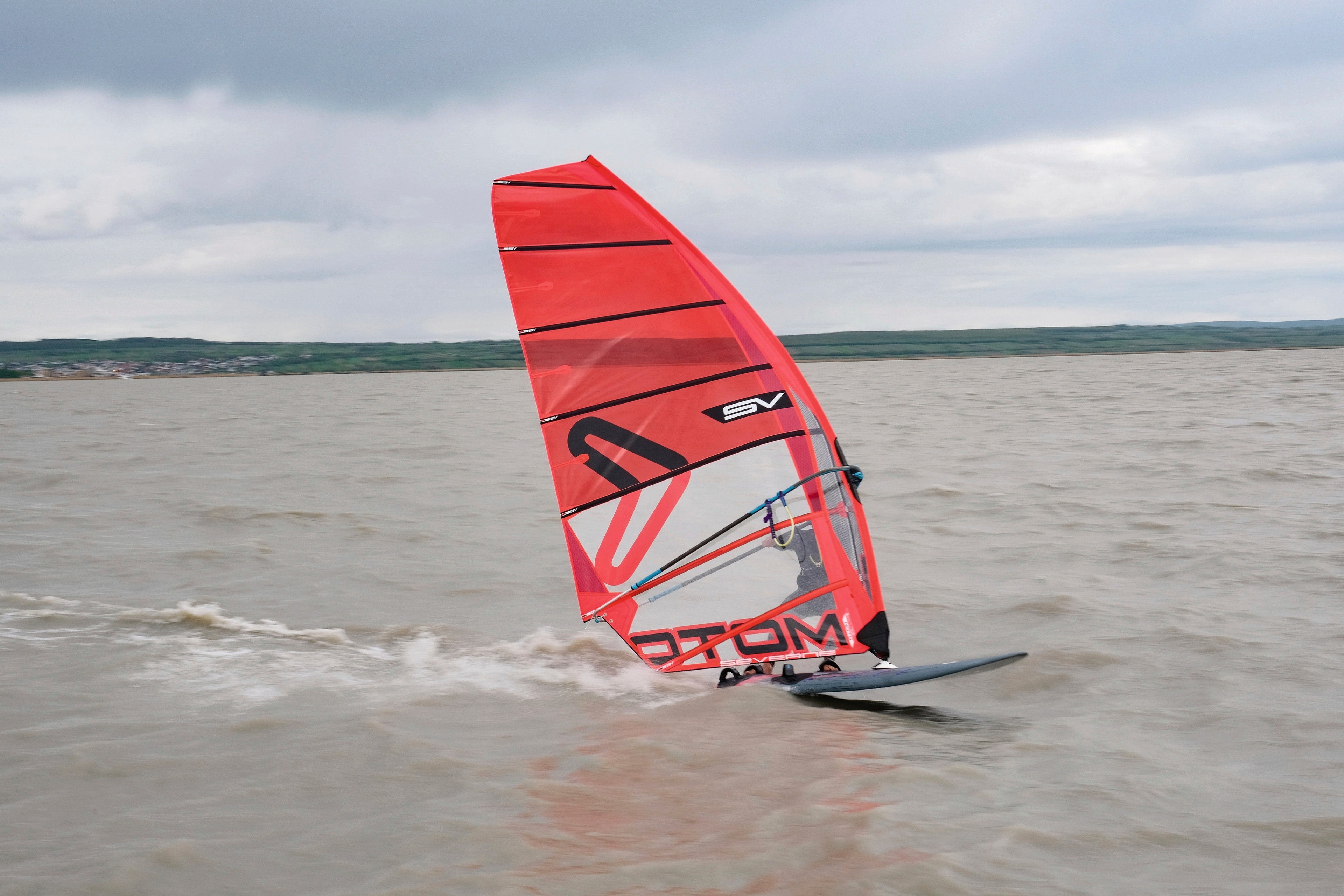 Vela de windsurf Freerace de 2 cambers Severne Moto