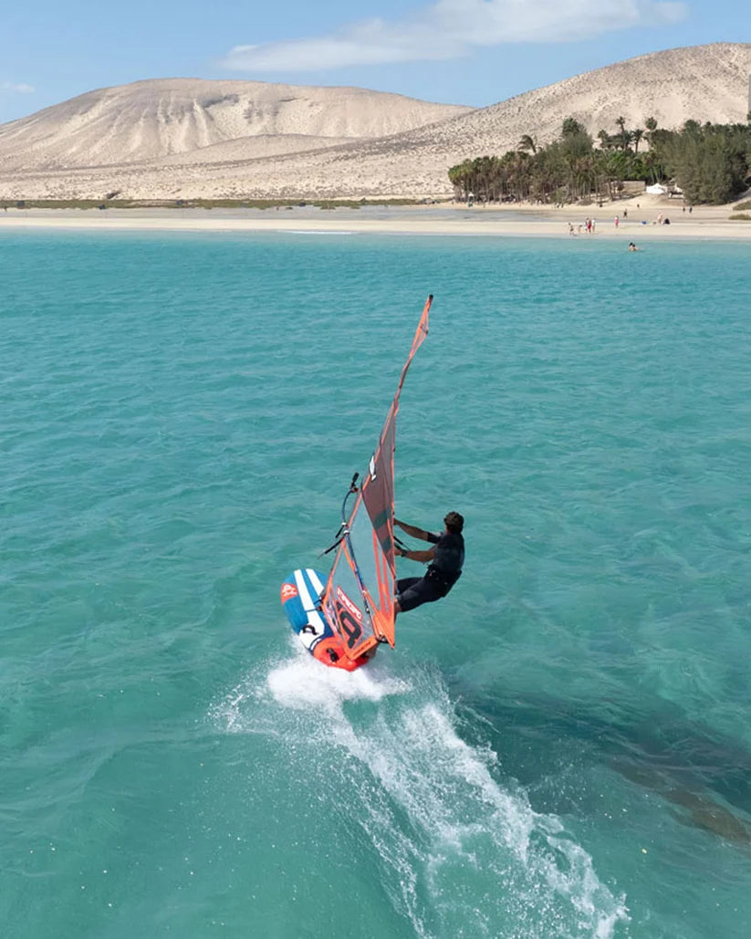 Tabla de windsurf de slalom y carrera en carbono Starboard iSonic 2026
