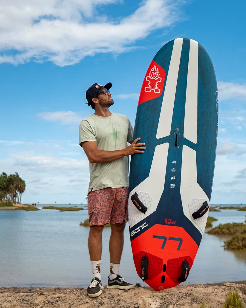Tabla de windsurf de slalom y carrera en carbono Starboard iSonic 2026