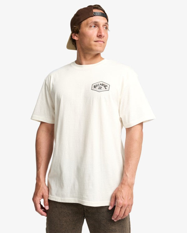 Camiseta de manga corta para hombre Billabong Scenic Arch A/DIV Premium en color blanco roto