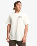 Camiseta de manga corta para hombre Billabong Scenic Arch A/DIV Premium en color blanco roto