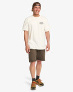 Camiseta de manga corta para hombre Billabong Scenic Arch A/DIV Premium en color blanco roto