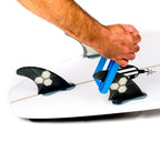 Rascador de parafina y llave de quillas Surflogic Wax Fin Tool en color azul