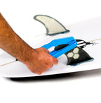 Rascador de parafina y llave de quillas Surflogic Wax Fin Tool en color azul