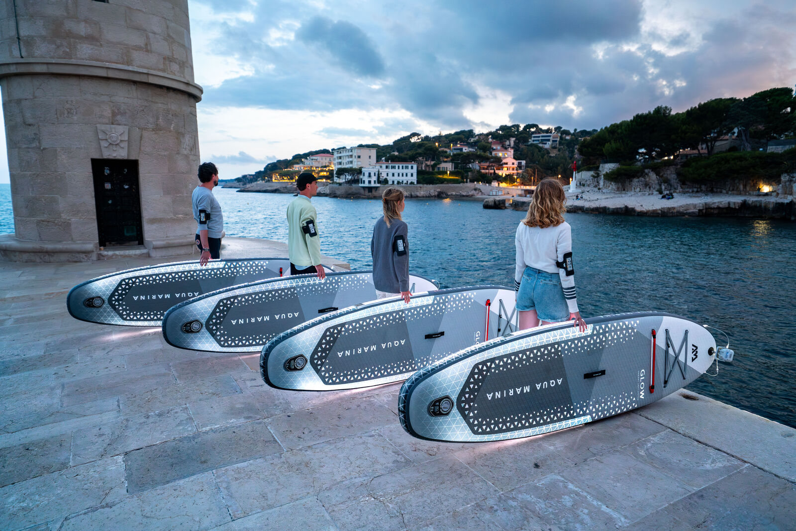 Tabla de paddle surf inflable con luces LED integradas Aqua Marina GLOW 10'4" con remo y batería