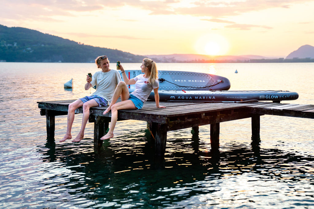 Tabla de paddle surf inflable con luces LED integradas Aqua Marina GLOW 10'4" con remo y batería