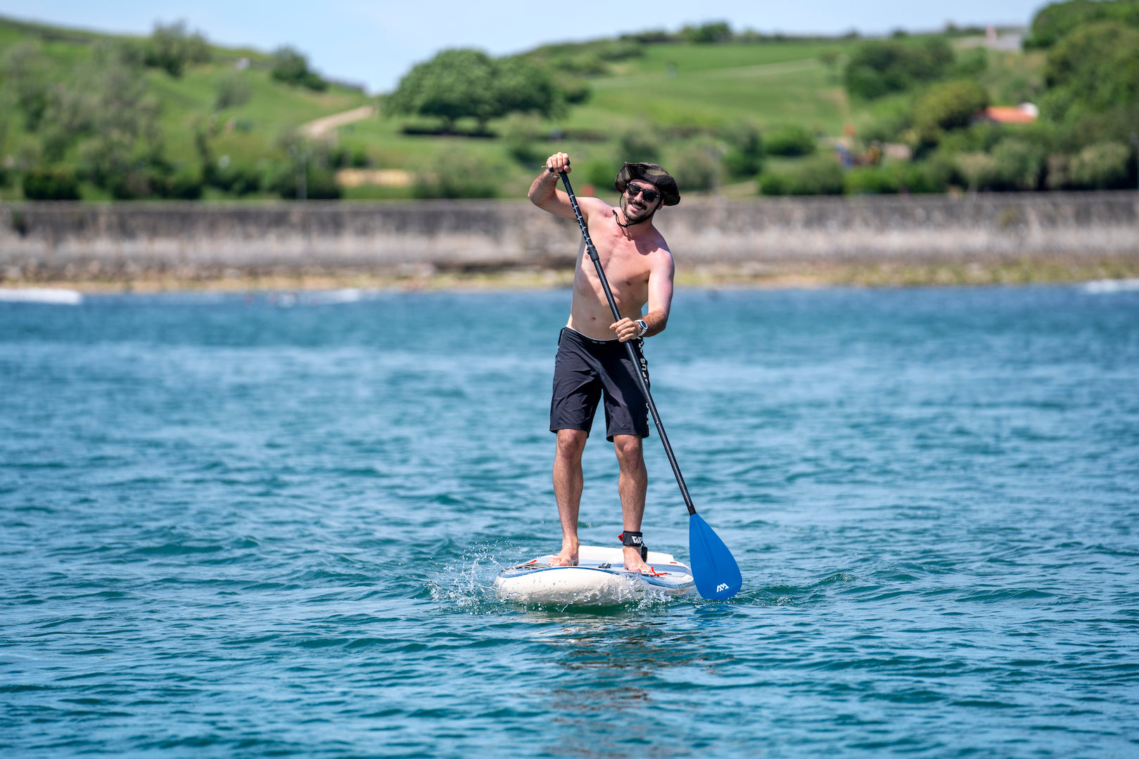 Pack completo de tabla de paddle surf inflable Aqua Marina Magma 11'10" Advanced con remo, inflador y mochila