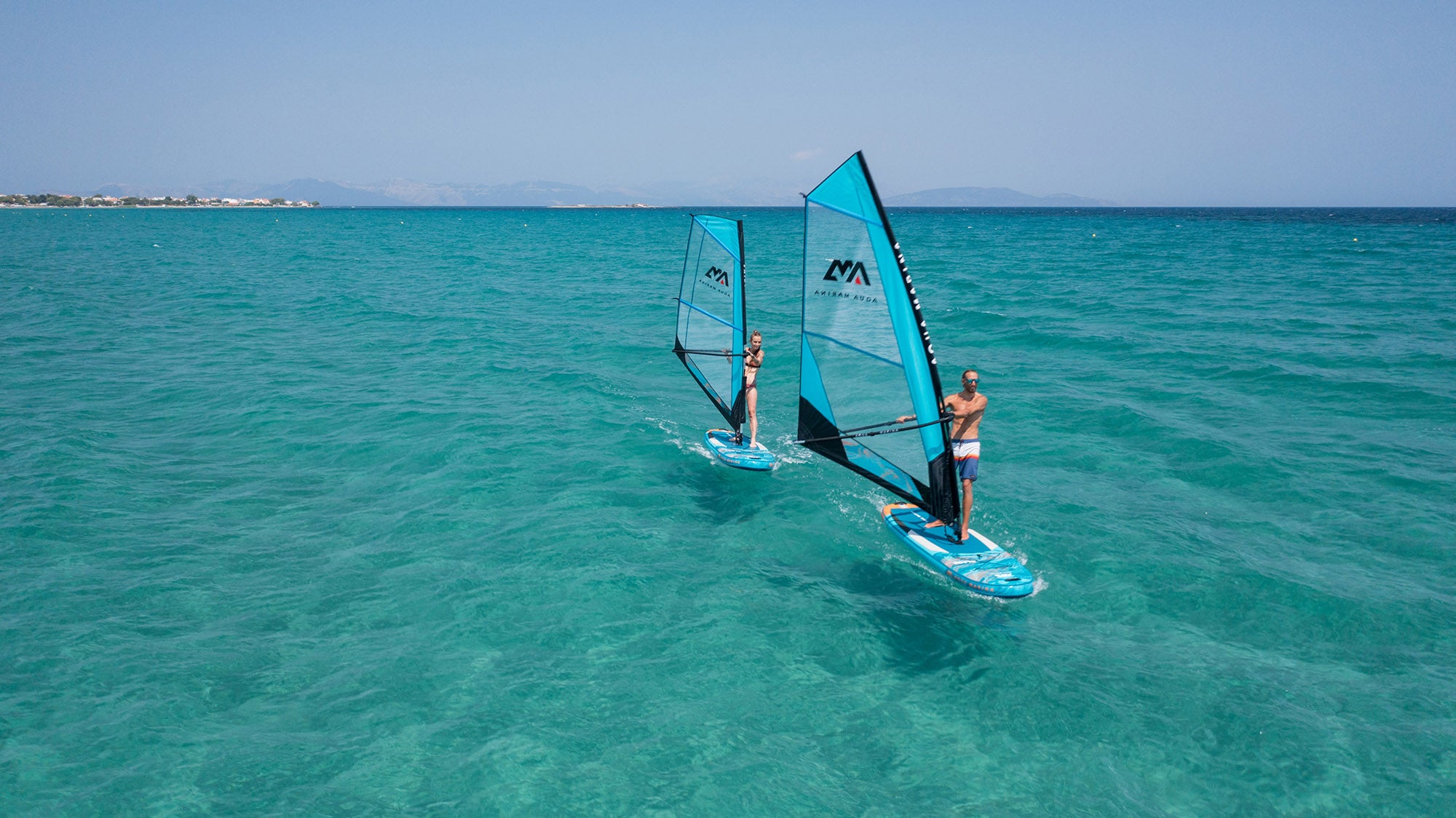 Tabla inflable convertible de windsurf y paddle surf Aqua Marina Blade 10'6" con orza y mochila