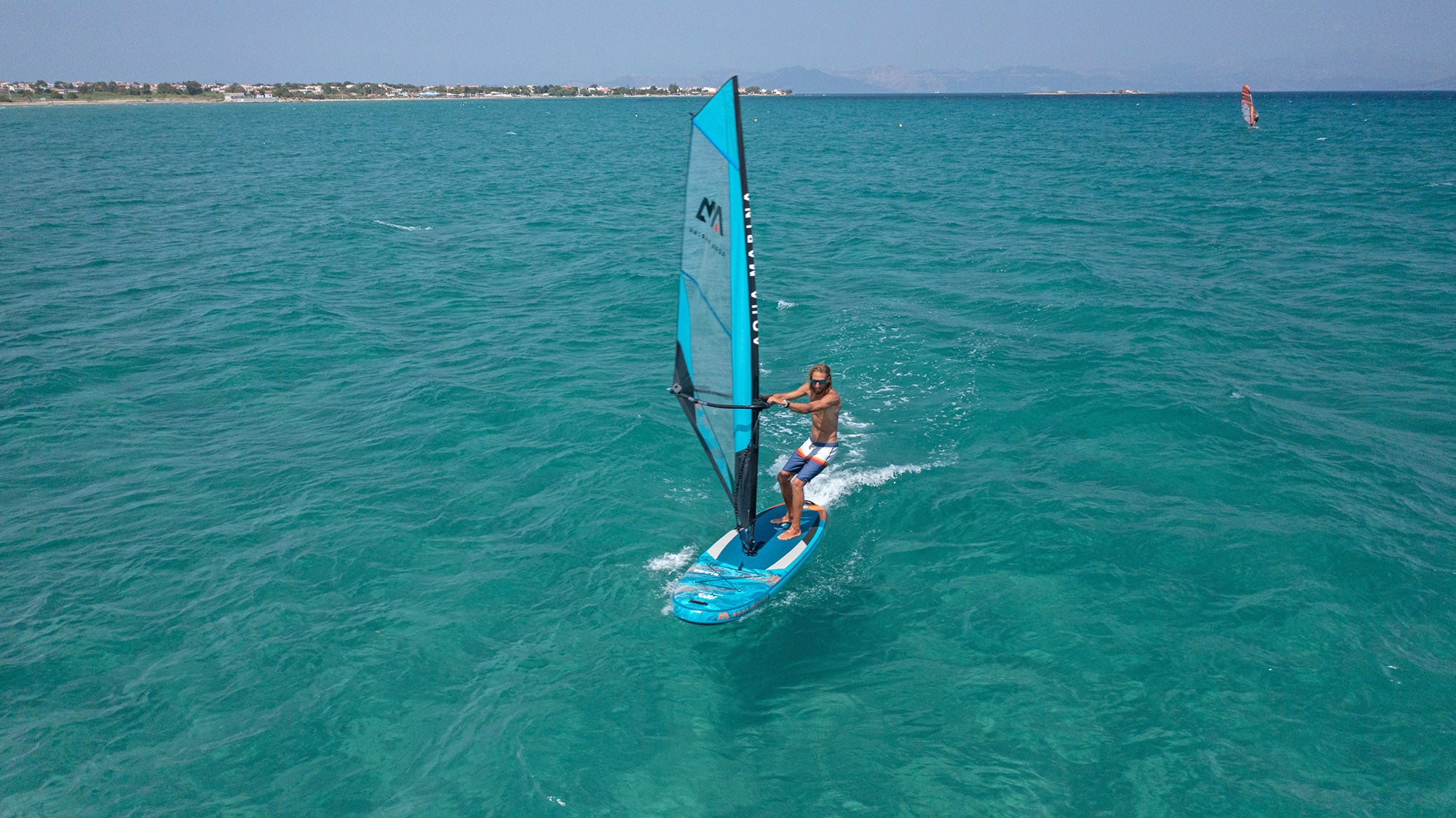 Tabla inflable convertible de windsurf y paddle surf Aqua Marina Blade 10'6" con orza y mochila