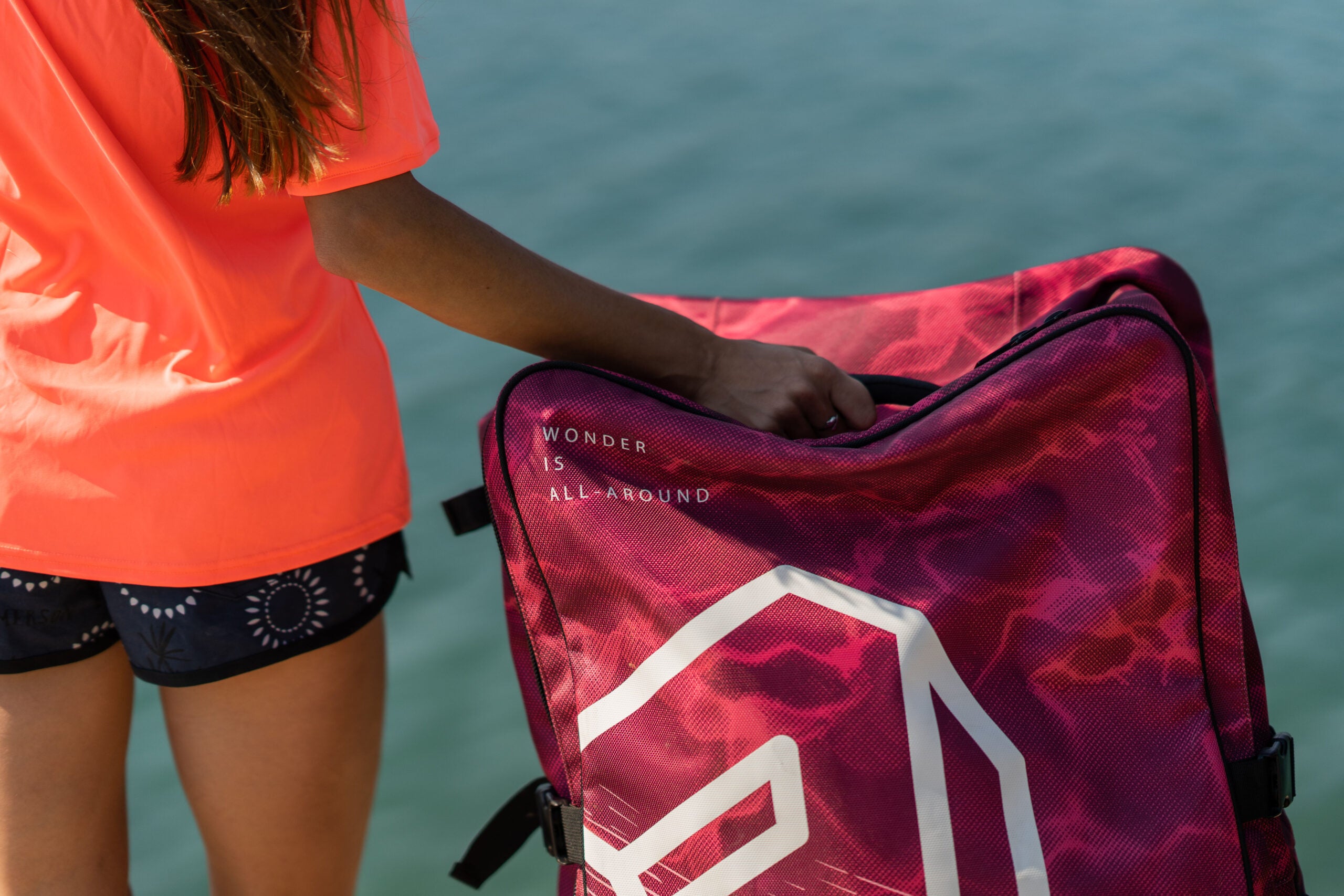 Bolsa de transporte con ruedas para paddle surf Aqua Marina Raspberry 132L  