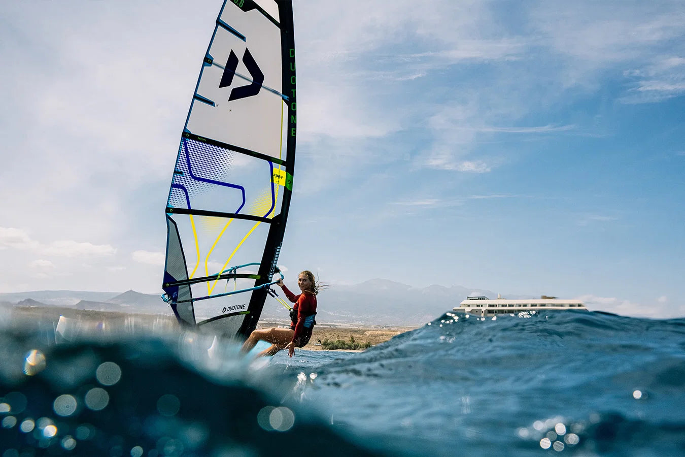 Vela de windsurf Freeride Duotone E_PACE 2026 color blanco y gris