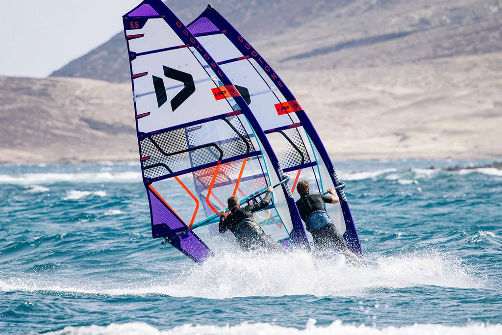 Vela de windsurf Freerace y Slalom Duotone S_PACE 2026 color blanco y violeta