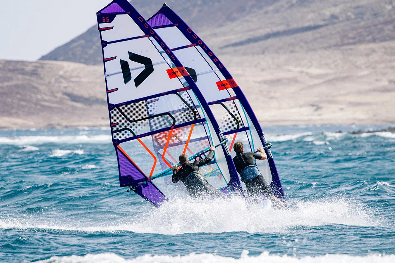 Vela de windsurf Freerace y Slalom Duotone S_PACE 2026 color blanco y violeta