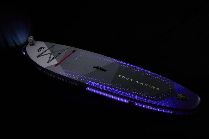 Tabla de paddle surf inflable con luces LED integradas Aqua Marina GLOW 10'4" con remo y batería