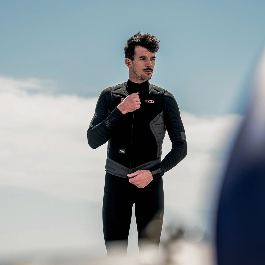 Chaleco de impacto y flotabilidad prémium ION Collision Vest Select Front Zip en color negro