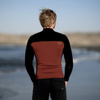 Camiseta de neopreno de manga larga 2/2 mm para hombre ION Neo Top en color Sunbaked Maroon