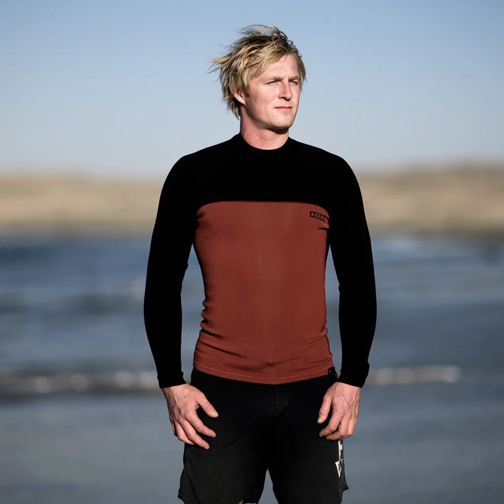 Camiseta de neopreno de manga larga 2/2 mm para hombre ION Neo Top en color Sunbaked Maroon