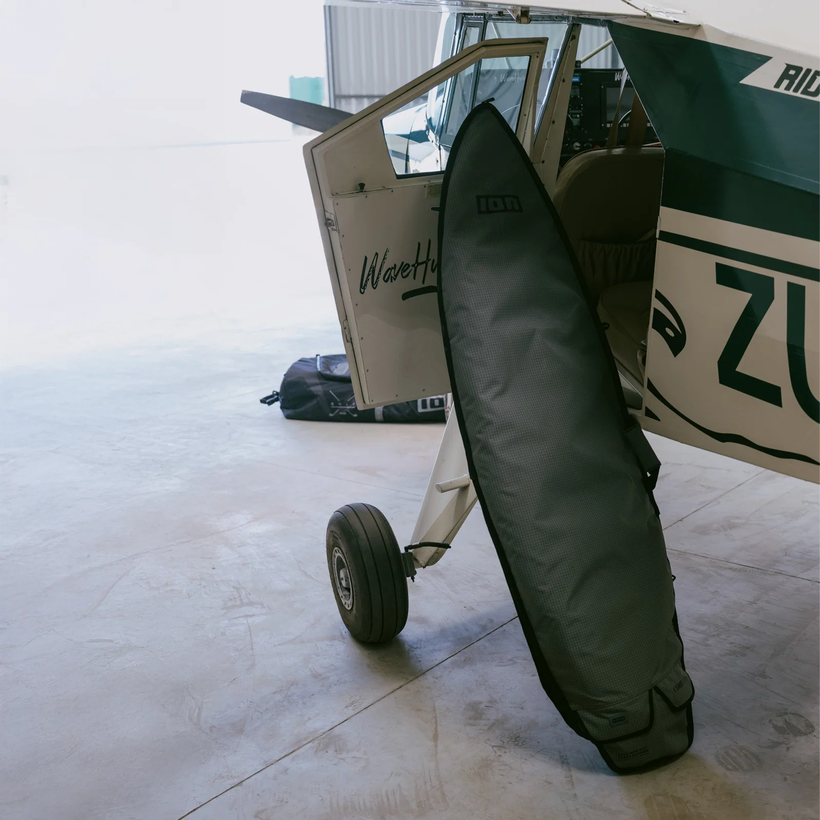 Funda de protección para tabla de surf y kitesurf direccional ION Surf Boardbag Core 2026