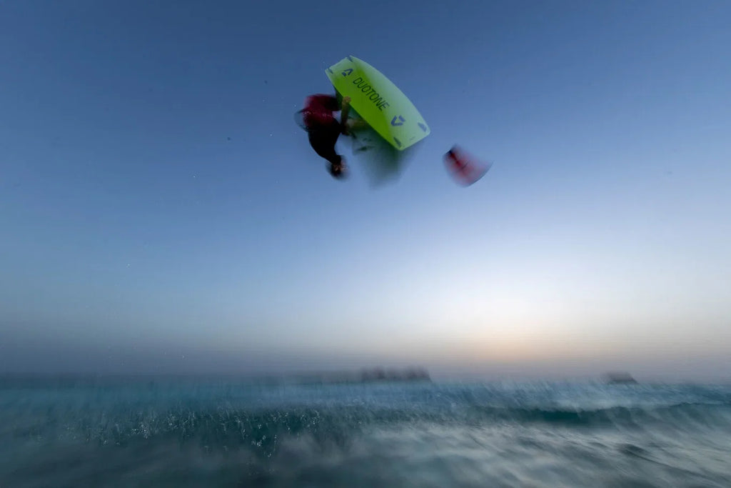Tabla de kitesurf twintip Duotone Jaime Concept Blue 2027 con fibra de lino natural