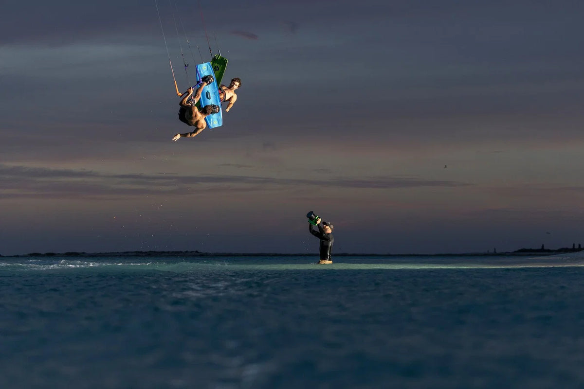 Tabla de kitesurf twintip Duotone Select SLS 2027 con construcción de carbono Textreme Innegra
