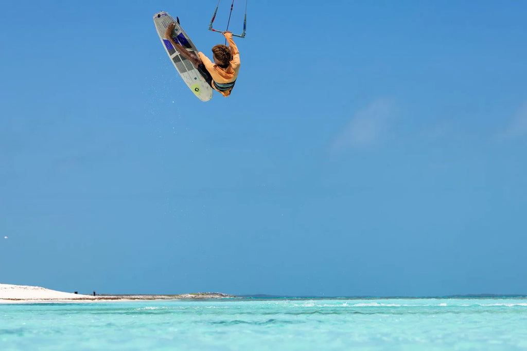 Tabla de kitesurf direccional Duotone Whip D/LAB 2027 con construcción ultra ligera D/LAB