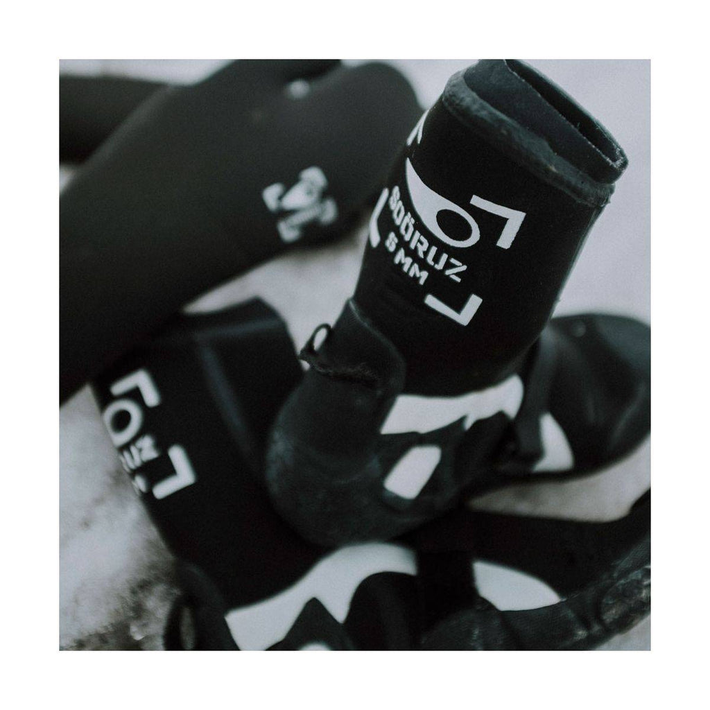 Escarpines de neopreno 5mm Soöruz Guru Split Toe color negro