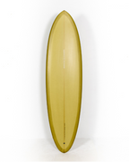 Tabla de surf Channel Islands CI Mid 6'6" vista bottom con configuración de quillas 2+1 en resina teñida verde oliva mostaza