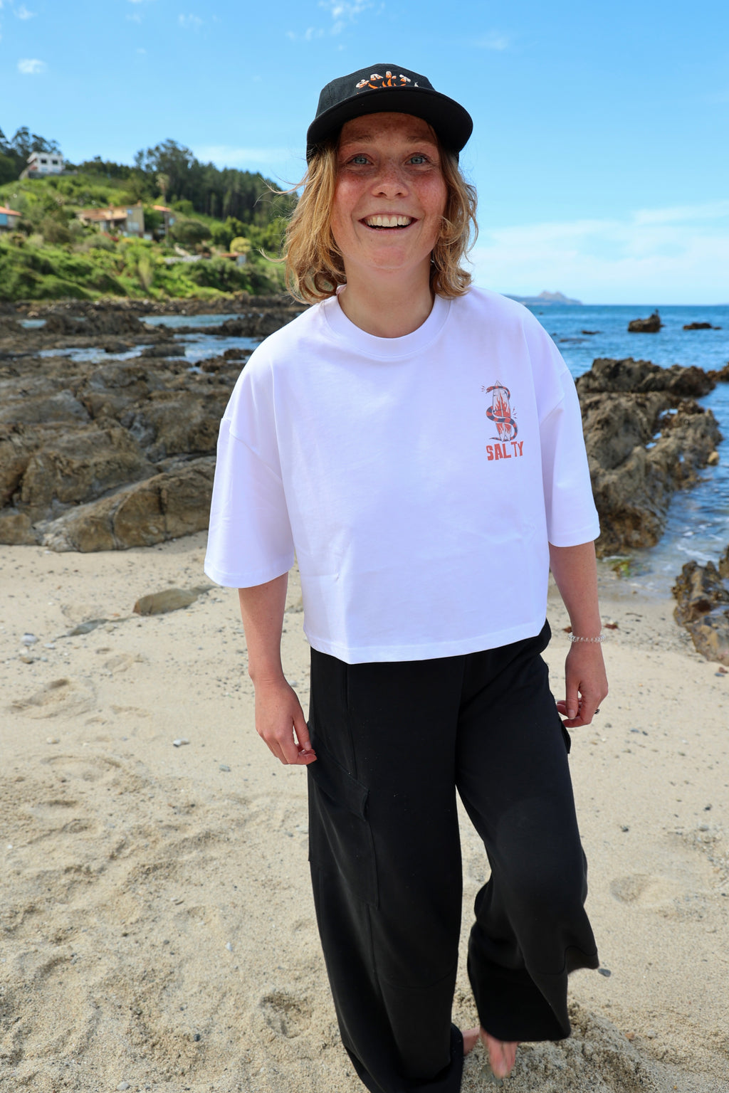 Camiseta de surf para mujer Salty Wild Tee con diseño gráfico en la espalda
