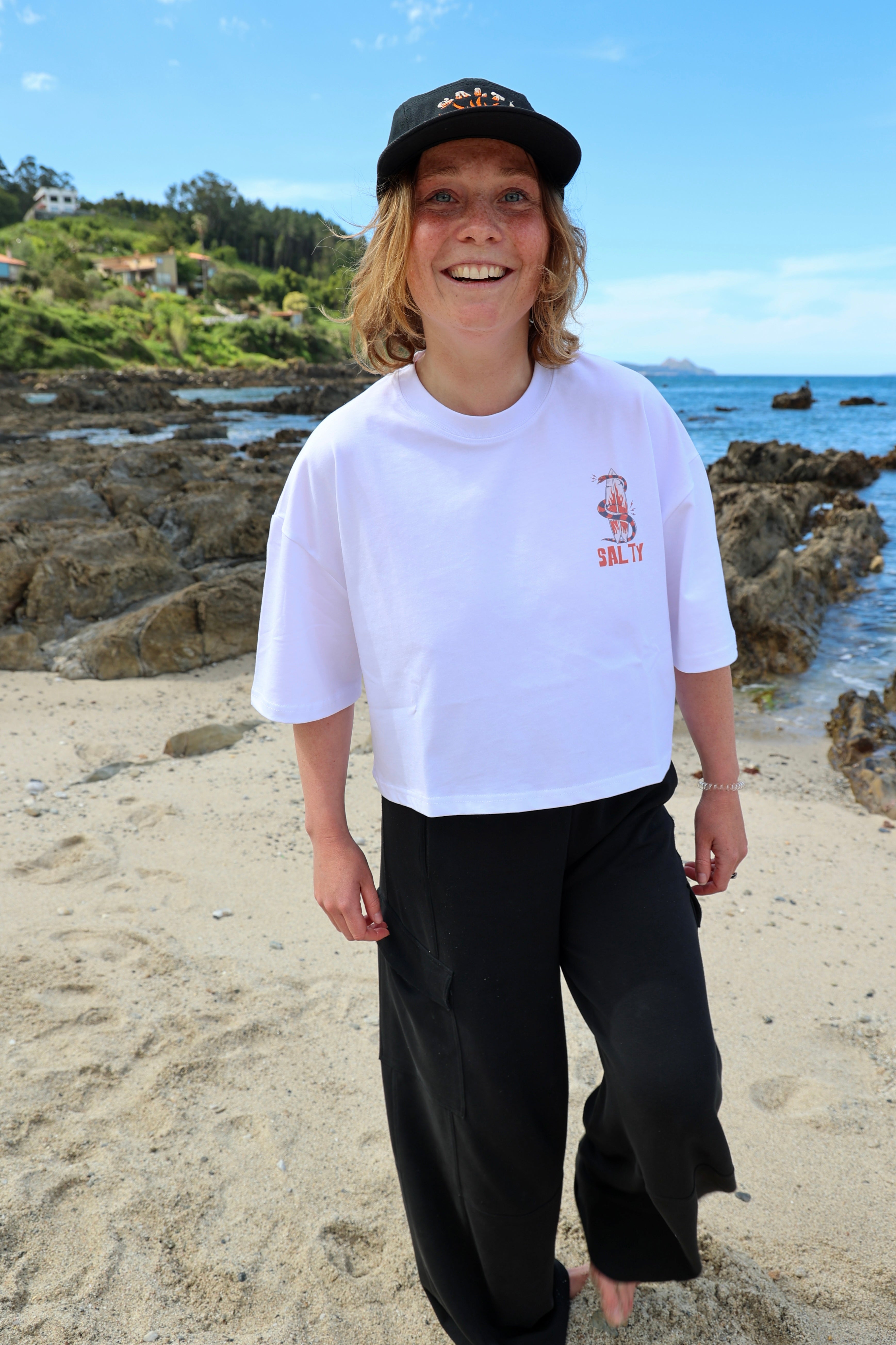 Camiseta de surf para mujer Salty Wild Tee con diseño gráfico en la espalda