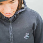 Chaqueta de neopreno cortavientos de 1mm con capucha y cremallera Soöruz Southside Zip color negro