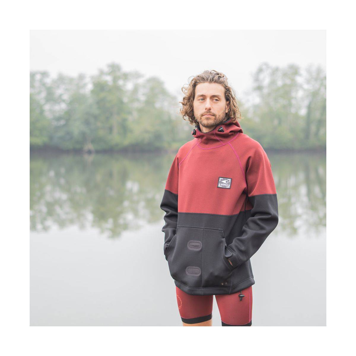 Chaqueta de neopreno cortavientos de 1mm con capucha para hombre Soöruz Outside color rojo