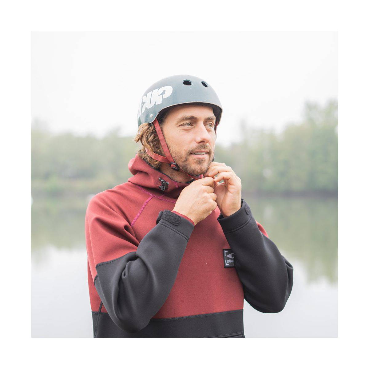 Chaqueta de neopreno cortavientos de 1mm con capucha para hombre Soöruz Outside color rojo