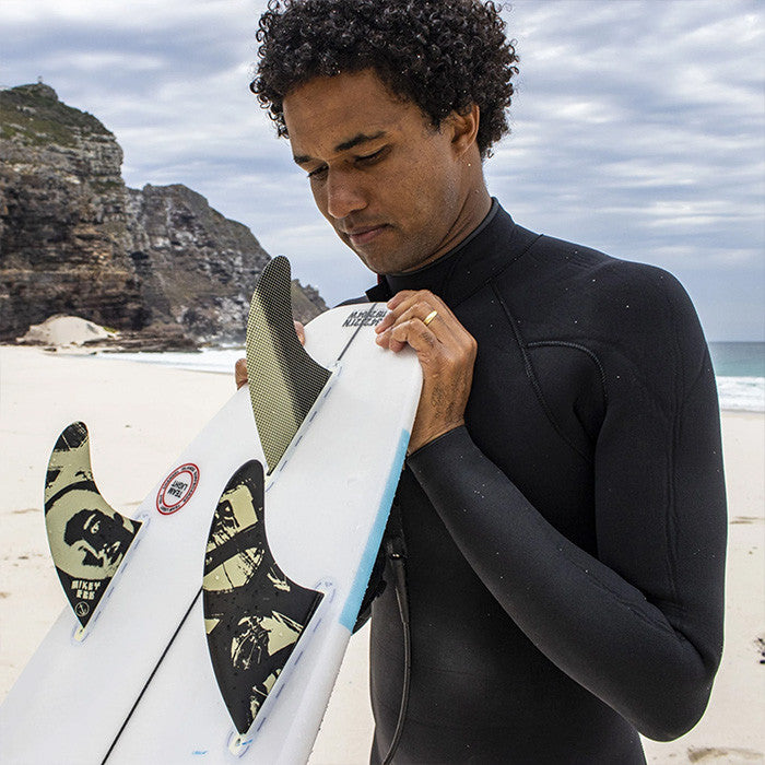 Set de quillas de surf Captain Fin Co. Mikey February Tri Medium en negro para sistema Futures