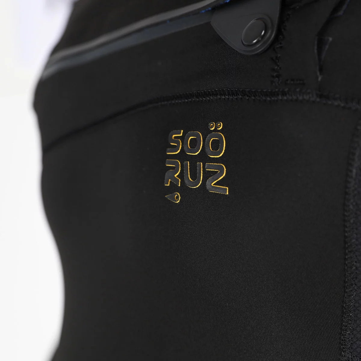 Traje de neopreno shorty manga corta para hombre Soöruz Fighter 2 2 mm Front Zip en color negro