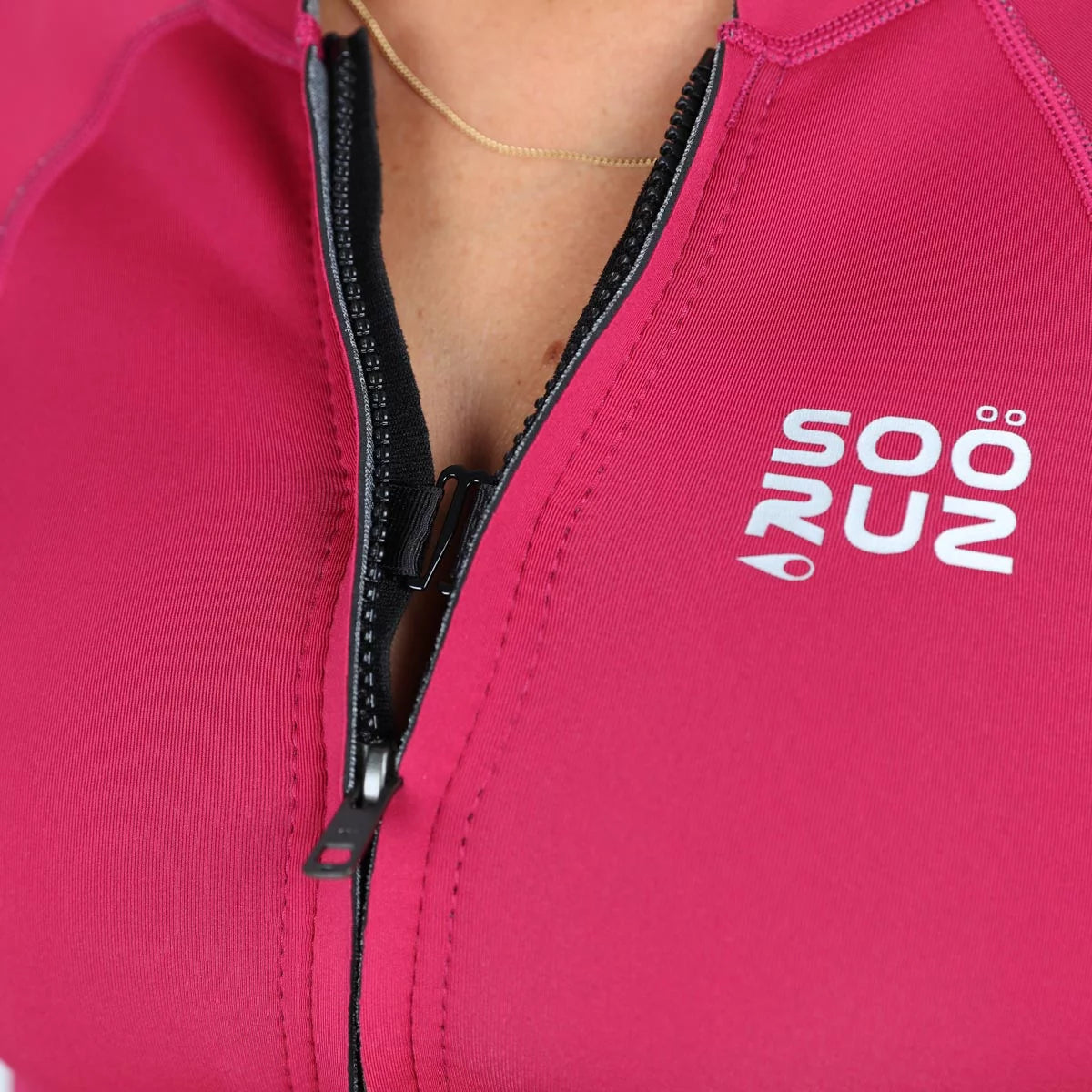 Traje de neopreno corto manga larga para mujer 1/1mm Soöruz Divine Mini Zip color rosa