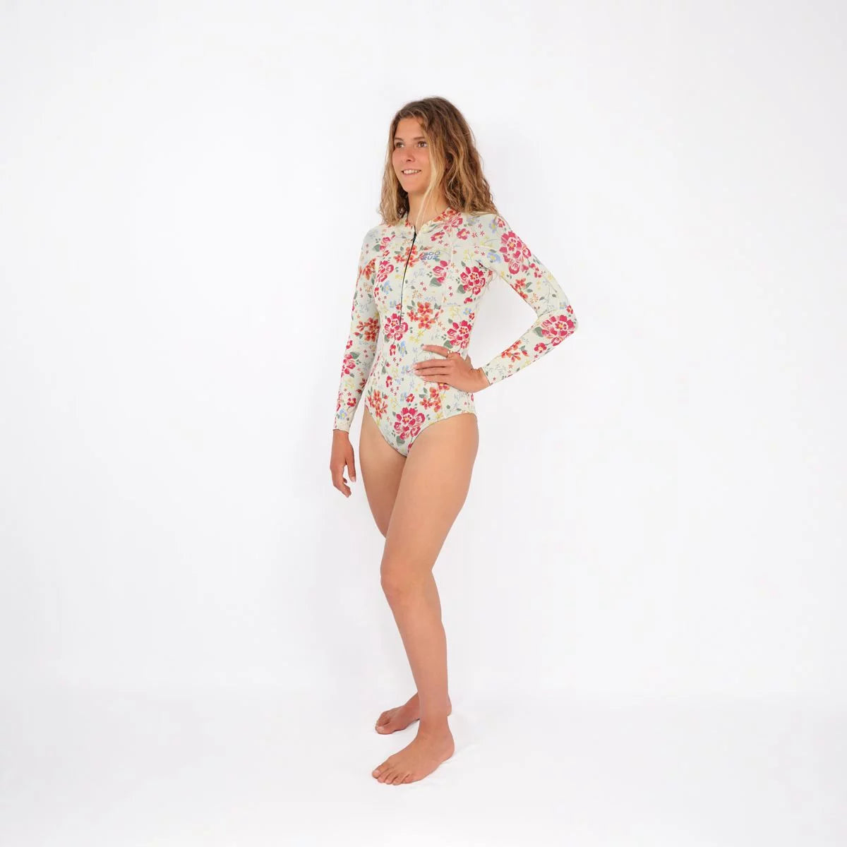 Traje de neopreno corto manga larga para mujer 1/1mm Soöruz Divine Mini Zip color beige