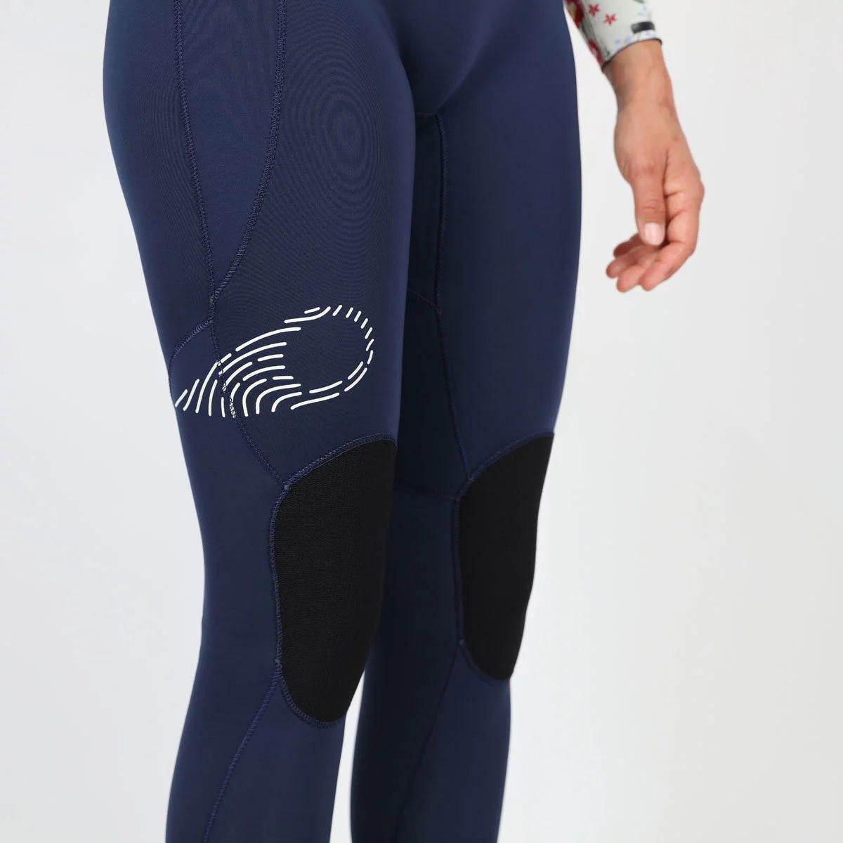 Traje de neopreno largo para mujer 3/2mm Soöruz Divine Chest Zip color azul marino